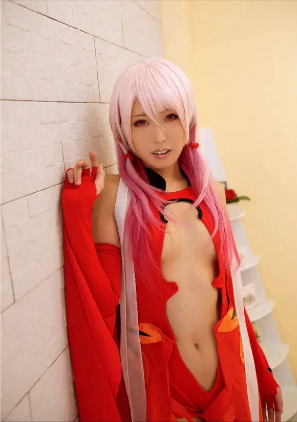 C85に先駆け抜けるコスプレパンチラ035