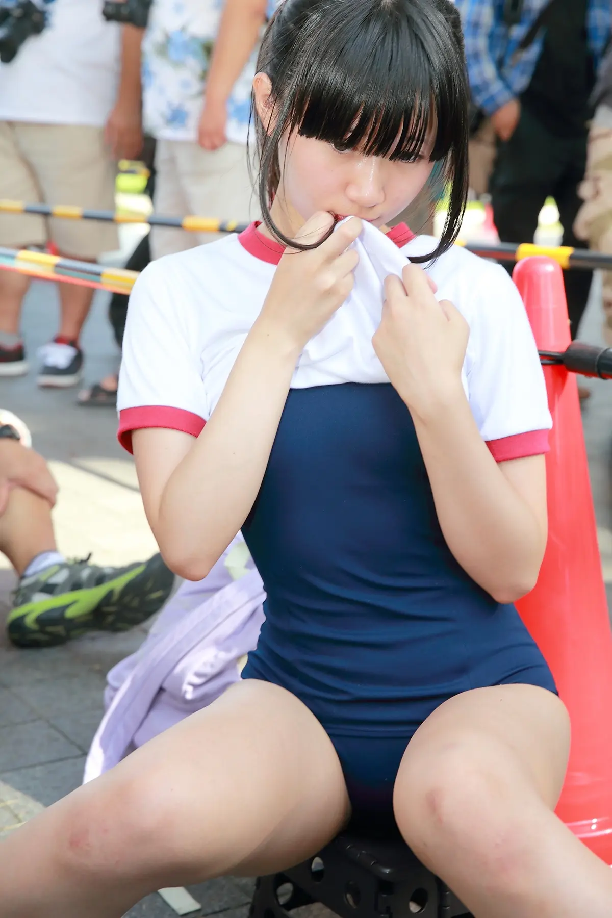 【C86】炎天下のコミケでJKレイヤー眠羽こまりがスク水でガチのマン毛見えた002