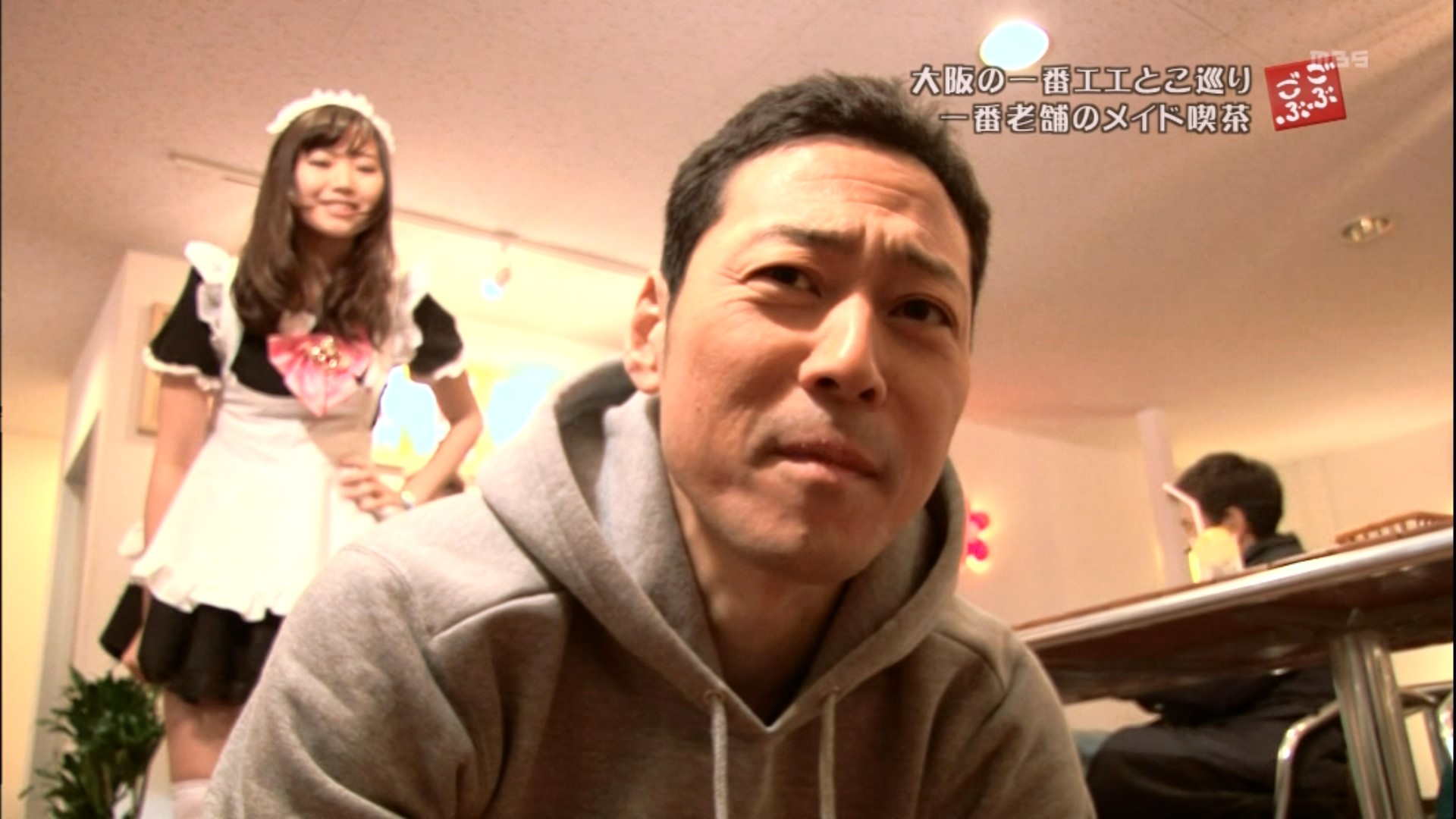 関西ローカル番組『ごぶごぶ』でメイドのマジ蹴りパンチラ013