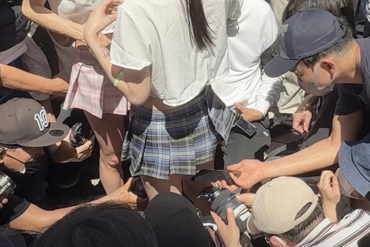 階段女子校生！女子校生の制服の下からパンツが覗きこめる作品を紹介するよ!!001