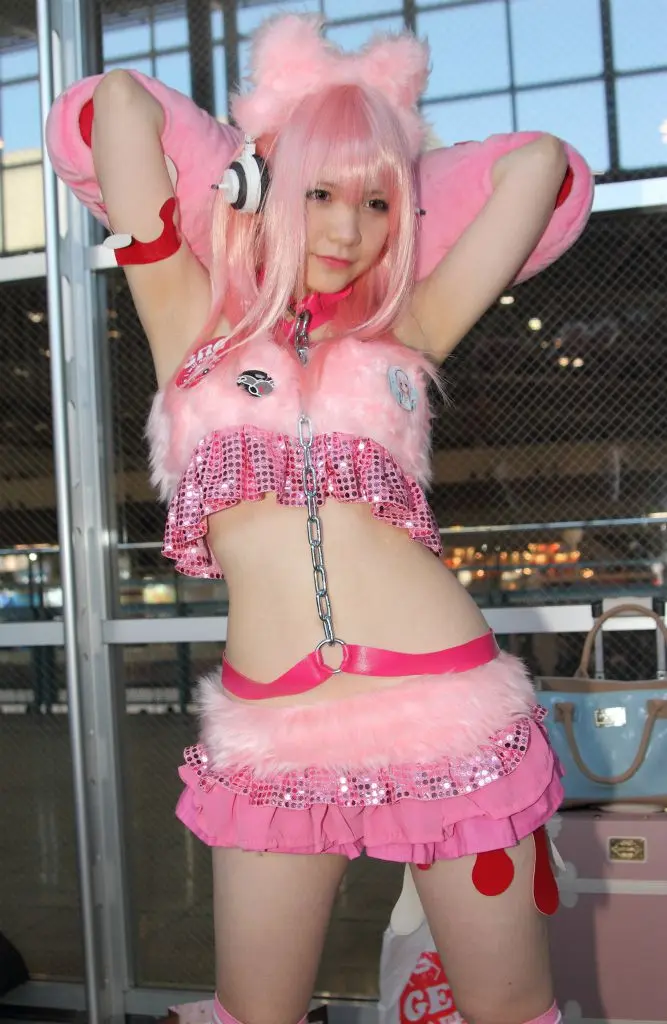 ワンフェス2014冬でスク水からハミ毛やマ○コに食い込みボンテージ010