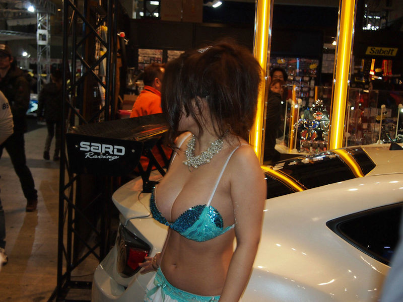 東京オートサロン パンチラやケツがエロいぜ!盗撮?車よりもパンツに目がいっちゃいます♡035
