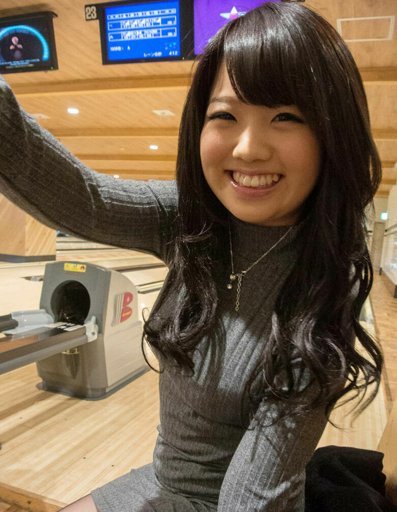 ボウリング パンチラ!ボールよりもパンツが気になって仕方ないぜ!!072