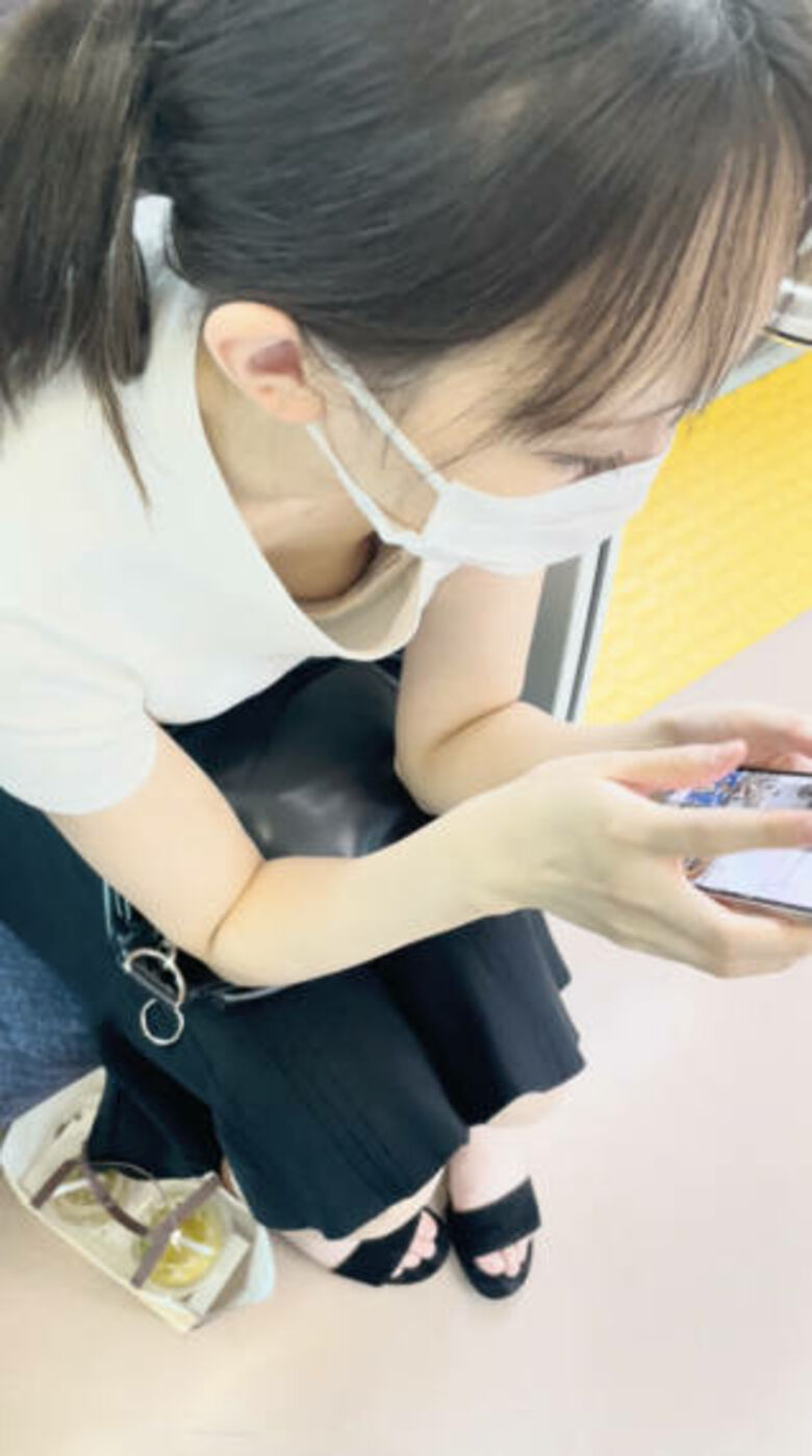 胸ちら動画像386枚!エロい胸チラ盗撮の巨乳人妻に素人JKおっぱい 乳首ポロリや谷間が抜ける!!【動画あり】029枚目