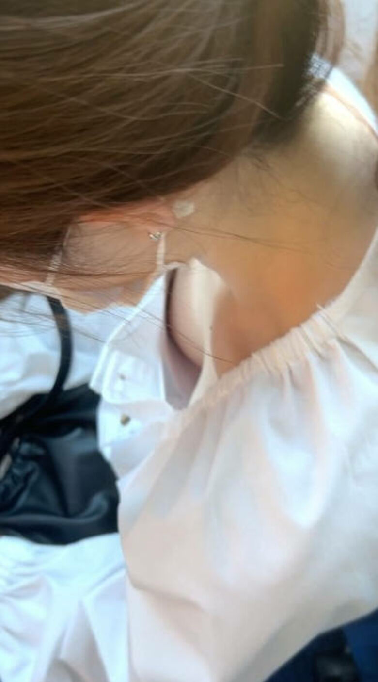 胸ちら動画像386枚!エロい胸チラ盗撮の巨乳人妻に素人JKおっぱい 乳首ポロリや谷間が抜ける!!【動画あり】053枚目