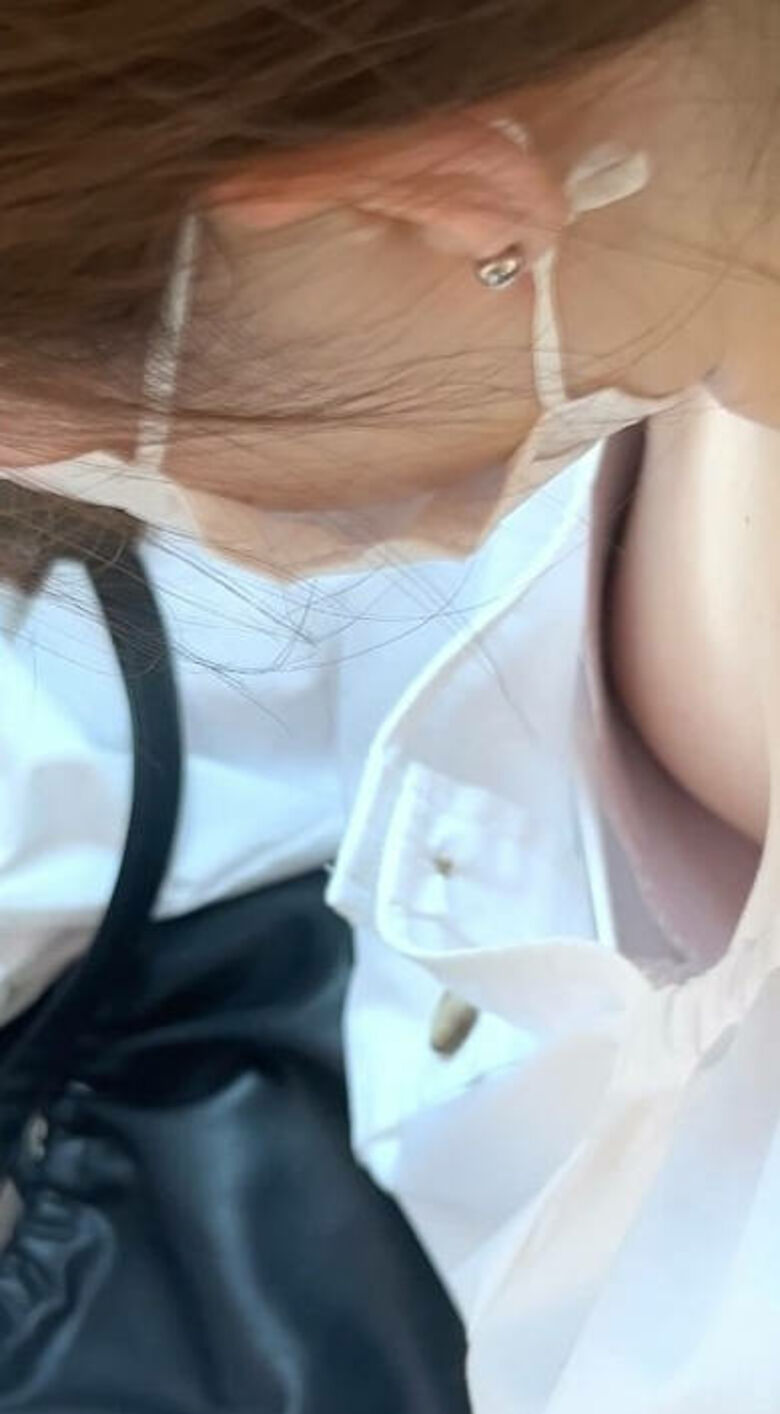 胸ちら動画像386枚!エロい胸チラ盗撮の巨乳人妻に素人JKおっぱい 乳首ポロリや谷間が抜ける!!【動画あり】054枚目