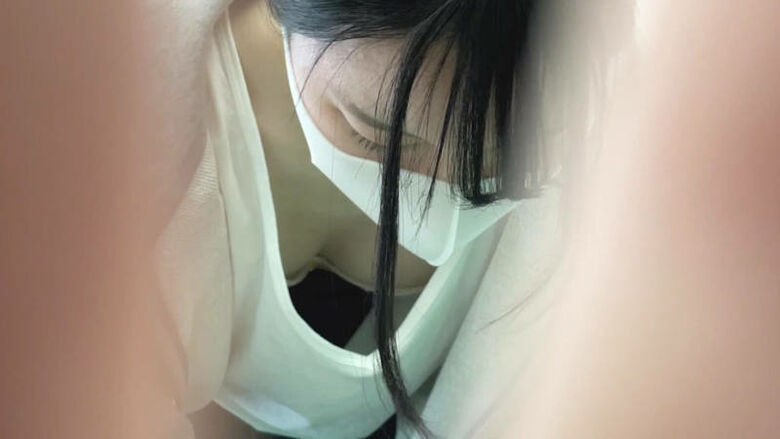 胸ちら動画像386枚!エロい胸チラ盗撮の巨乳人妻に素人JKおっぱい 乳首ポロリや谷間が抜ける!!【動画あり】063枚目