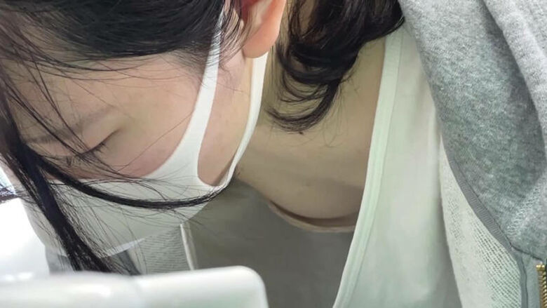胸ちら動画像386枚!エロい胸チラ盗撮の巨乳人妻に素人JKおっぱい 乳首ポロリや谷間が抜ける!!【動画あり】065枚目