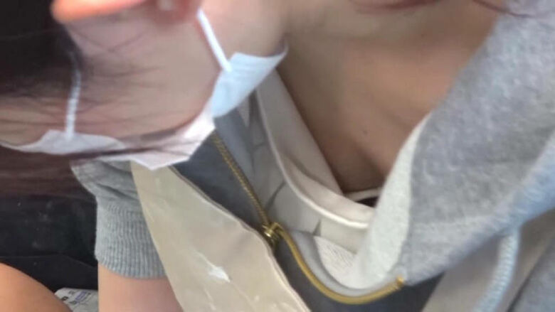 胸ちら動画像386枚!エロい胸チラ盗撮の巨乳人妻に素人JKおっぱい 乳首ポロリや谷間が抜ける!!【動画あり】076枚目