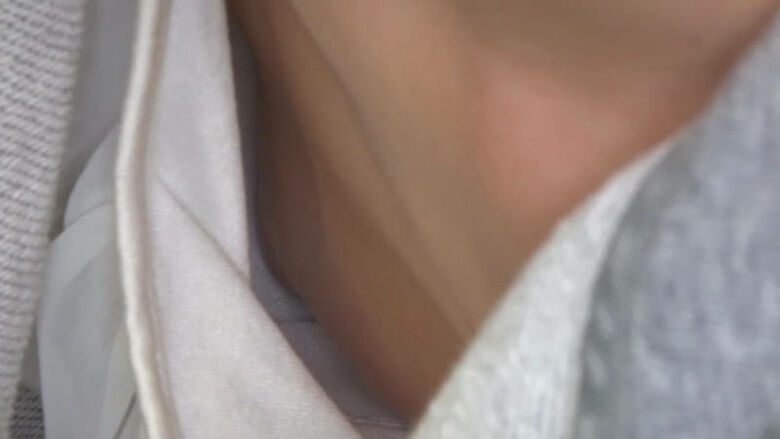 胸ちら動画像386枚!エロい胸チラ盗撮の巨乳人妻に素人JKおっぱい 乳首ポロリや谷間が抜ける!!【動画あり】077枚目