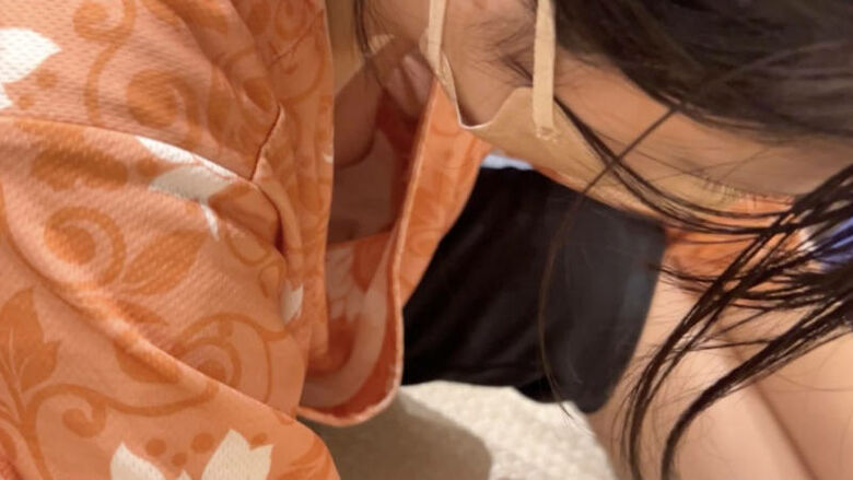 胸ちら動画像386枚!エロい胸チラ盗撮の巨乳人妻に素人JKおっぱい 乳首ポロリや谷間が抜ける!!【動画あり】085枚目