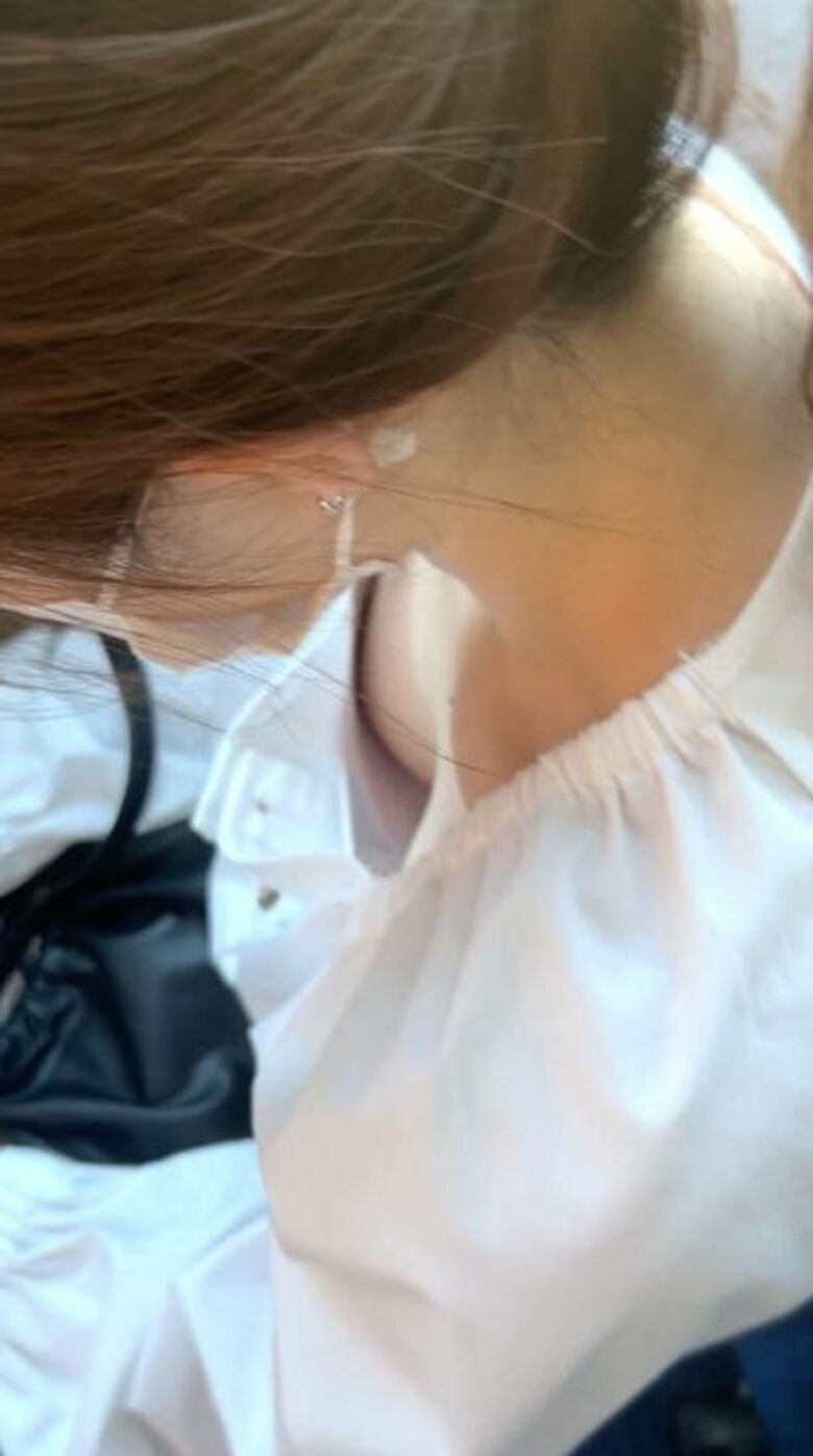 胸ちら動画像386枚!エロい胸チラ盗撮の巨乳人妻に素人JKおっぱい 乳首ポロリや谷間が抜ける!!【動画あり】088枚目