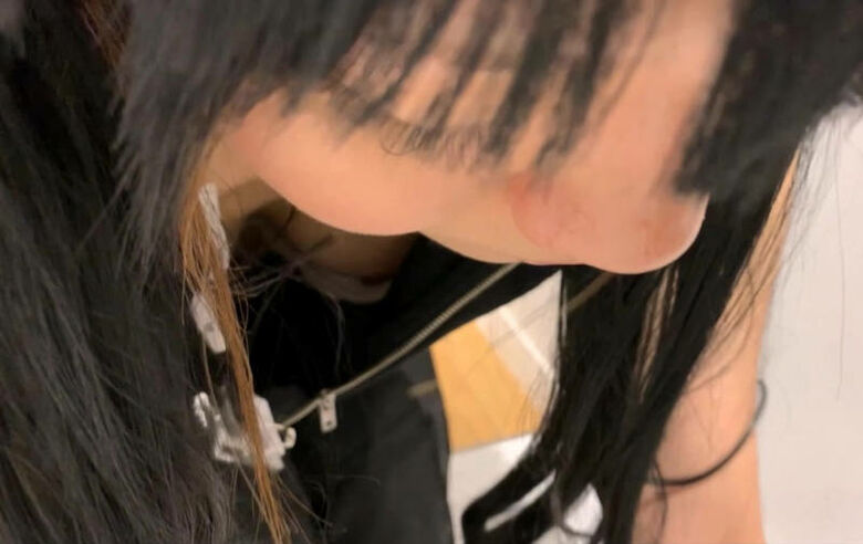 胸ちら動画像386枚!エロい胸チラ盗撮の巨乳人妻に素人JKおっぱい 乳首ポロリや谷間が抜ける!!【動画あり】102枚目