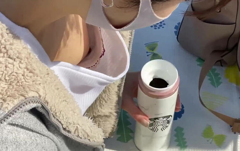 胸ちら動画像386枚!エロい胸チラ盗撮の巨乳人妻に素人JKおっぱい 乳首ポロリや谷間が抜ける!!【動画あり】105枚目