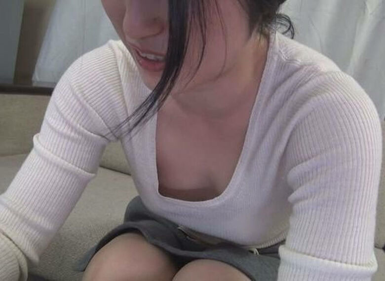 胸ちら動画像386枚!エロい胸チラ盗撮の巨乳人妻に素人JKおっぱい 乳首ポロリや谷間が抜ける!!【動画あり】129枚目
