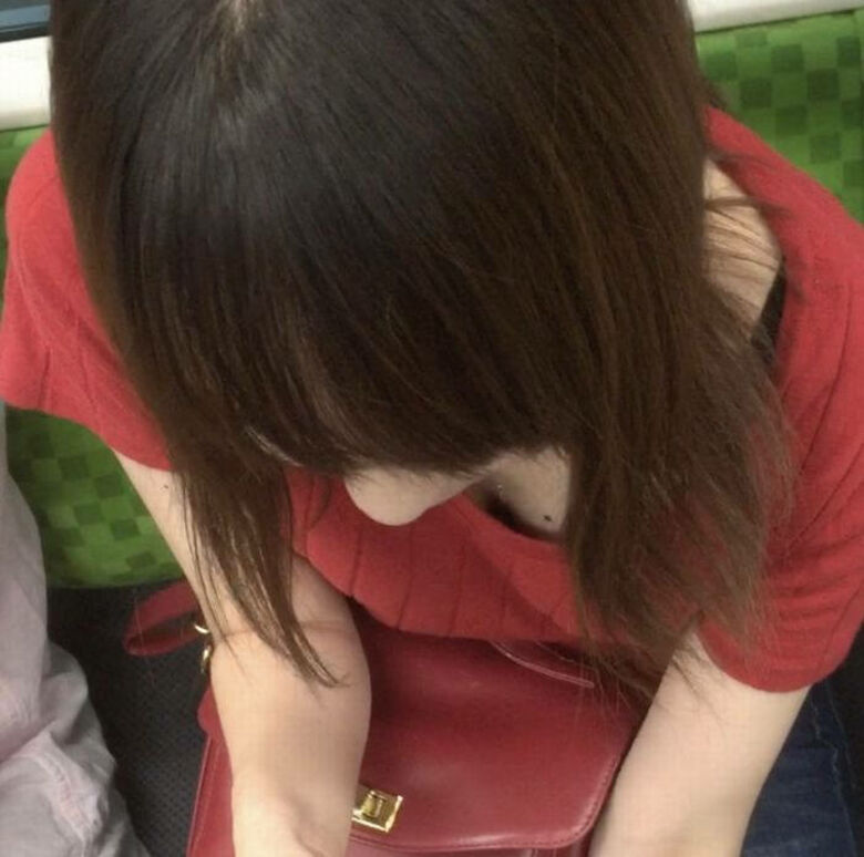 胸ちら動画像386枚!エロい胸チラ盗撮の巨乳人妻に素人JKおっぱい 乳首ポロリや谷間が抜ける!!【動画あり】139枚目