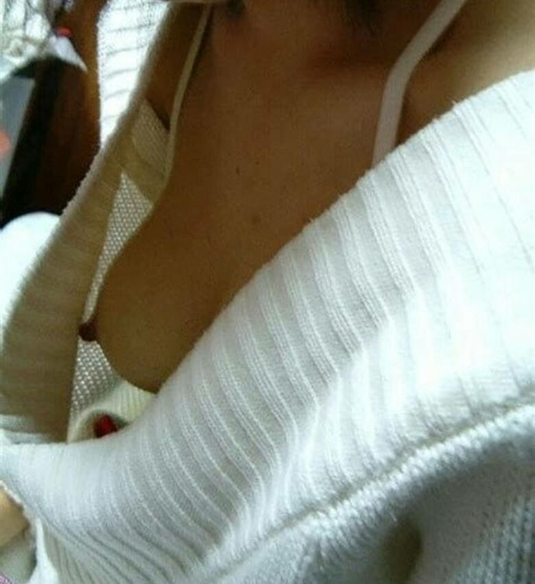 胸ちら動画像386枚!エロい胸チラ盗撮の巨乳人妻に素人JKおっぱい 乳首ポロリや谷間が抜ける!!【動画あり】141枚目