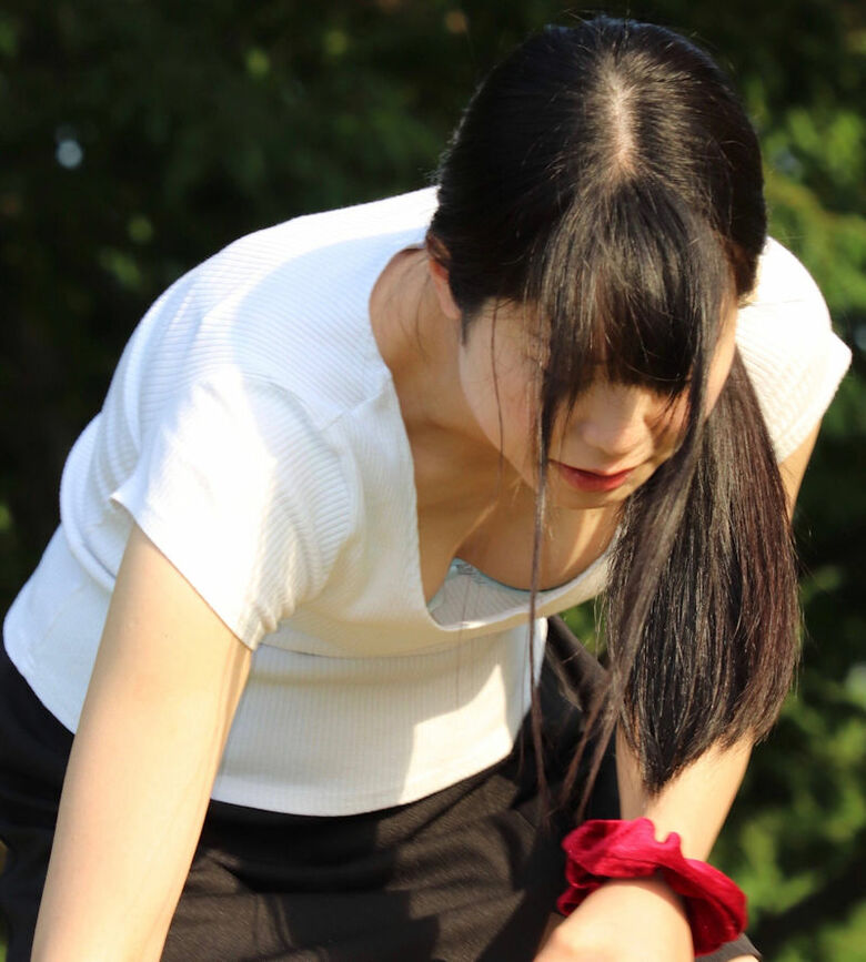 胸ちら動画像386枚!エロい胸チラ盗撮の巨乳人妻に素人JKおっぱい 乳首ポロリや谷間が抜ける!!【動画あり】145枚目