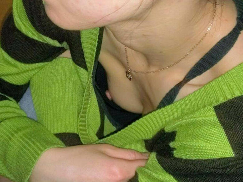 胸ちら動画像386枚!エロい胸チラ盗撮の巨乳人妻に素人JKおっぱい 乳首ポロリや谷間が抜ける!!【動画あり】147枚目