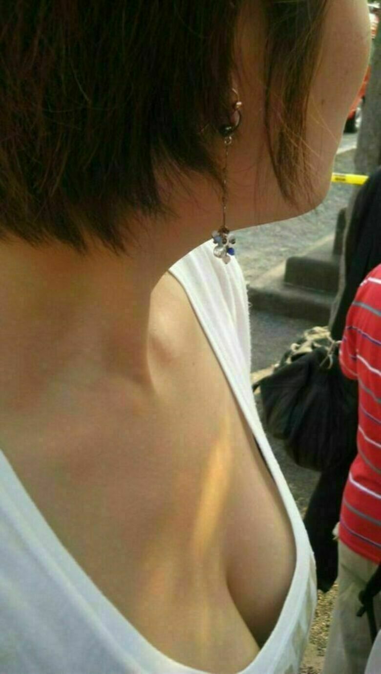 胸ちら動画像386枚!エロい胸チラ盗撮の巨乳人妻に素人JKおっぱい 乳首ポロリや谷間が抜ける!!【動画あり】155枚目