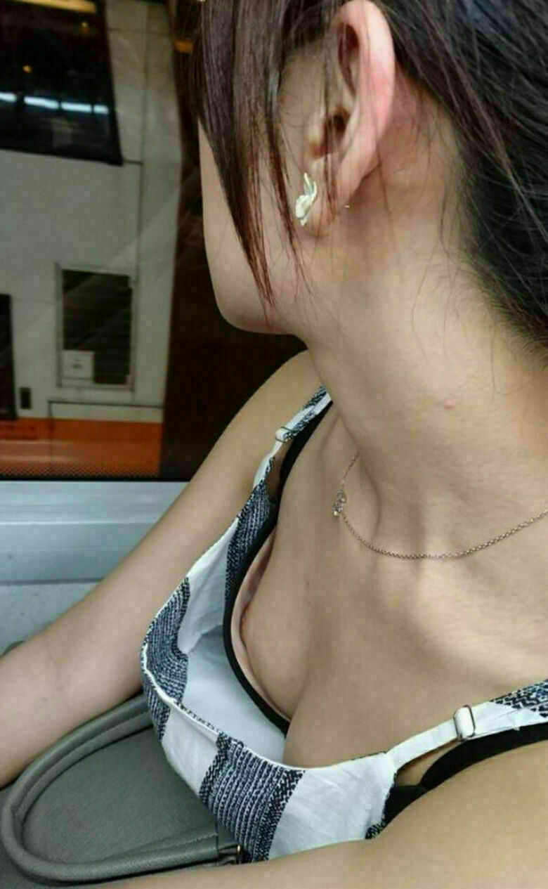 胸ちら動画像386枚!エロい胸チラ盗撮の巨乳人妻に素人JKおっぱい 乳首ポロリや谷間が抜ける!!【動画あり】161枚目
