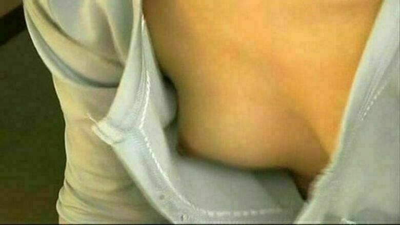 胸ちら動画像386枚!エロい胸チラ盗撮の巨乳人妻に素人JKおっぱい 乳首ポロリや谷間が抜ける!!【動画あり】175枚目