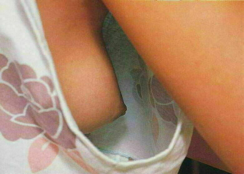 胸ちら動画像386枚!エロい胸チラ盗撮の巨乳人妻に素人JKおっぱい 乳首ポロリや谷間が抜ける!!【動画あり】176枚目