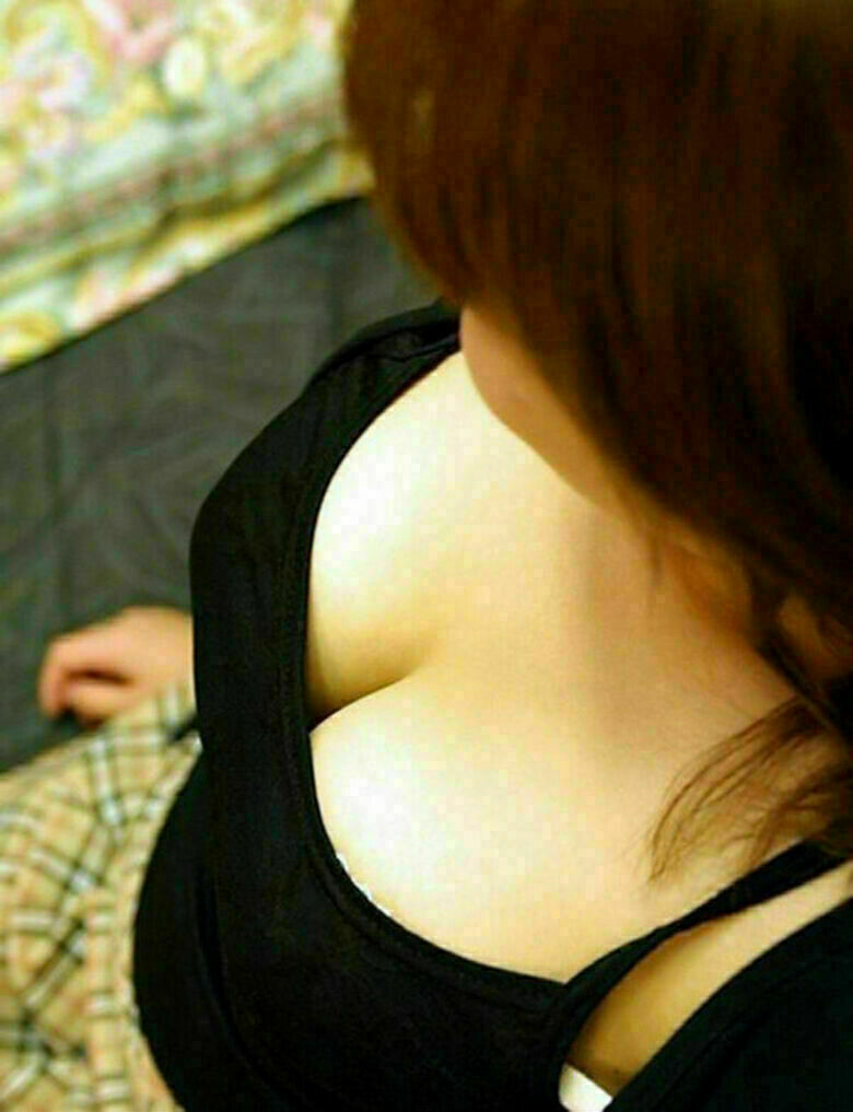 胸ちら動画像386枚!エロい胸チラ盗撮の巨乳人妻に素人JKおっぱい 乳首ポロリや谷間が抜ける!!【動画あり】185枚目
