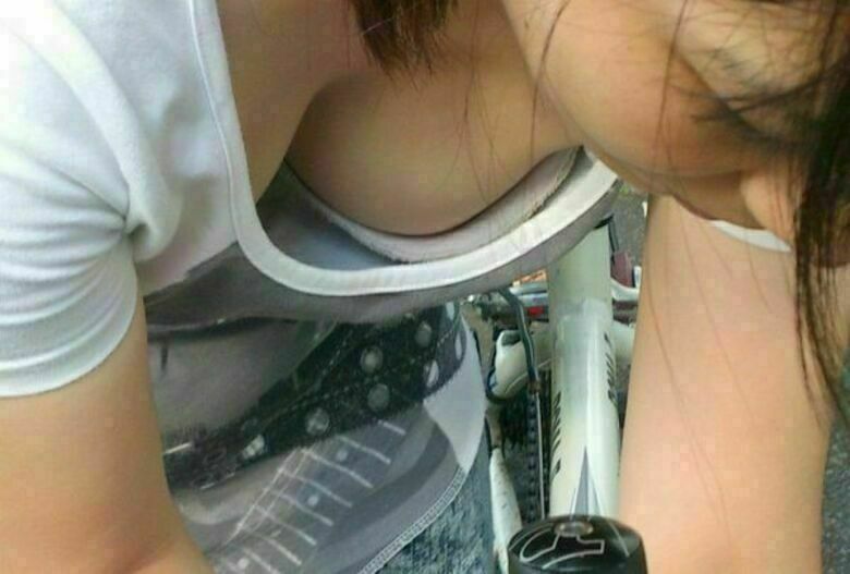 胸ちら動画像386枚!エロい胸チラ盗撮の巨乳人妻に素人JKおっぱい 乳首ポロリや谷間が抜ける!!【動画あり】188枚目