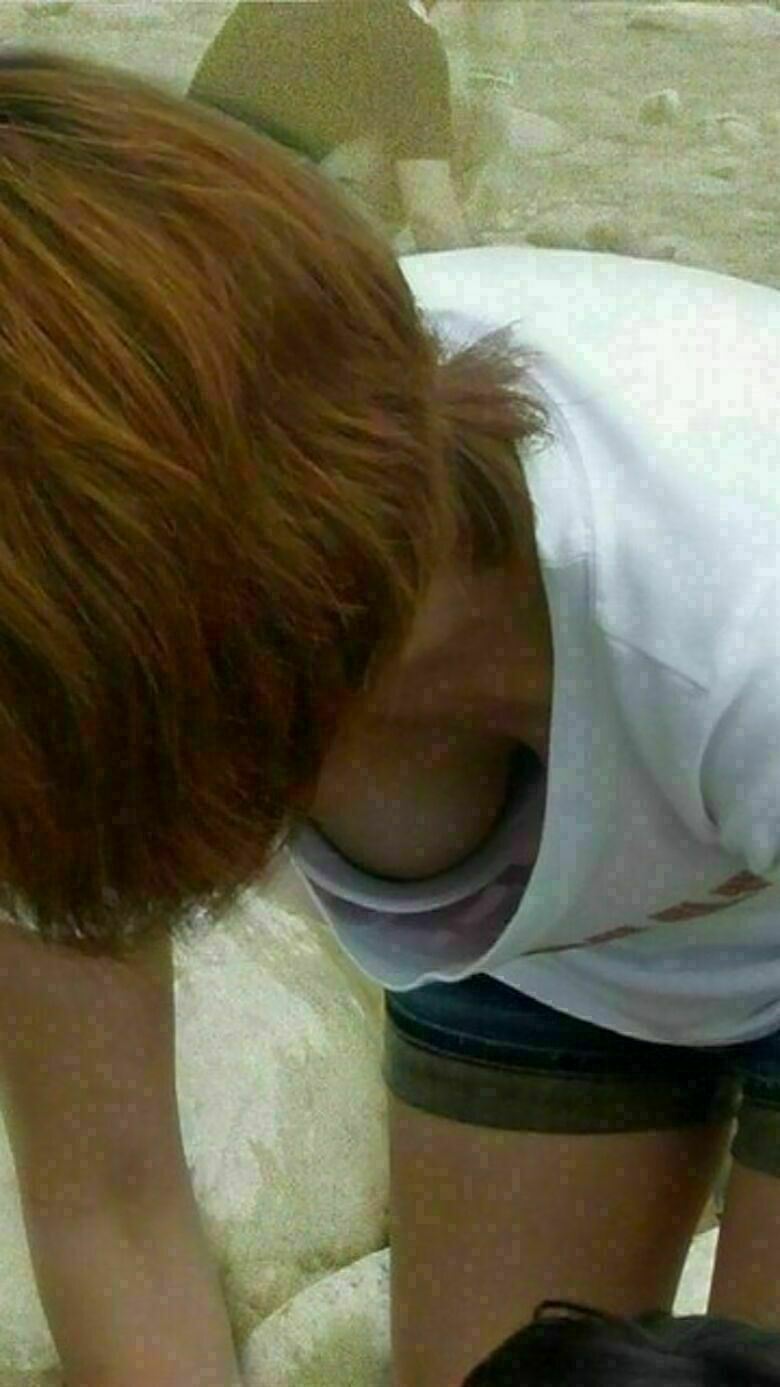 胸ちら動画像386枚!エロい胸チラ盗撮の巨乳人妻に素人JKおっぱい 乳首ポロリや谷間が抜ける!!【動画あり】192枚目