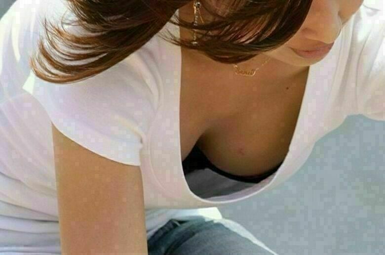 胸ちら動画像386枚!エロい胸チラ盗撮の巨乳人妻に素人JKおっぱい 乳首ポロリや谷間が抜ける!!【動画あり】193枚目