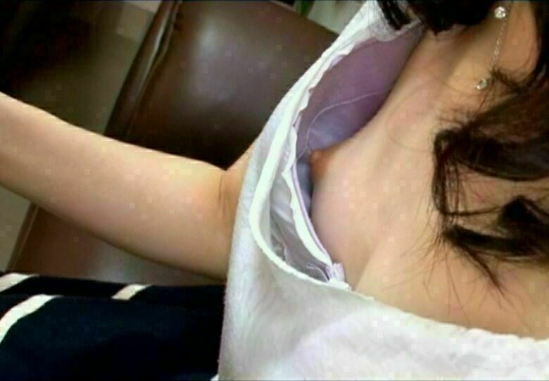 胸ちら動画像386枚!エロい胸チラ盗撮の巨乳人妻に素人JKおっぱい 乳首ポロリや谷間が抜ける!!【動画あり】194枚目