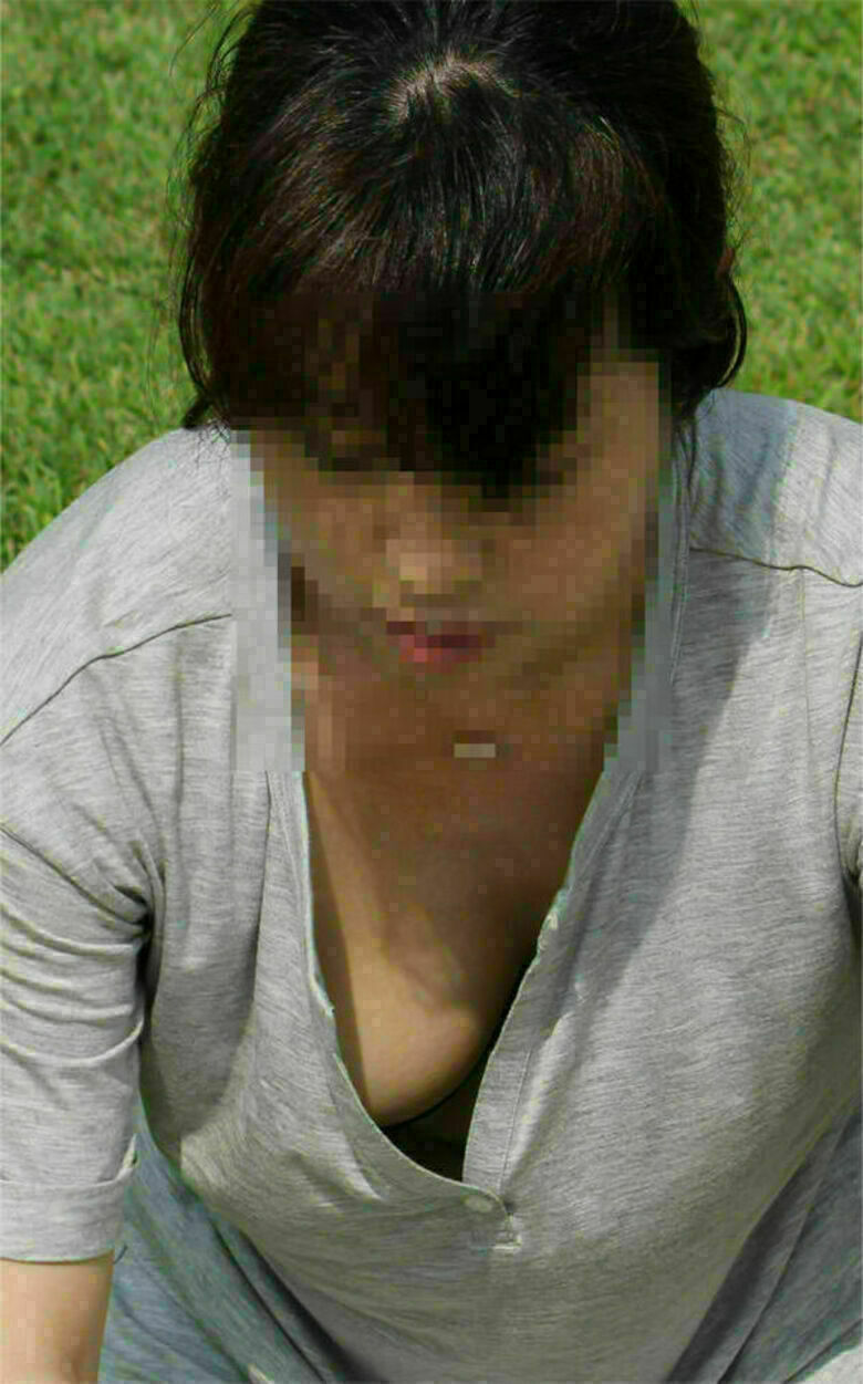 胸ちら動画像386枚!エロい胸チラ盗撮の巨乳人妻に素人JKおっぱい 乳首ポロリや谷間が抜ける!!【動画あり】199枚目