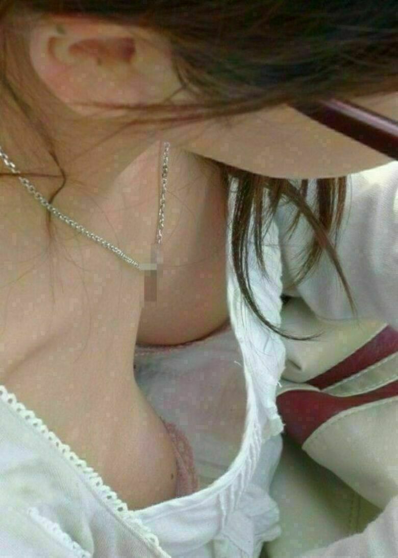 胸ちら動画像386枚!エロい胸チラ盗撮の巨乳人妻に素人JKおっぱい 乳首ポロリや谷間が抜ける!!【動画あり】200枚目