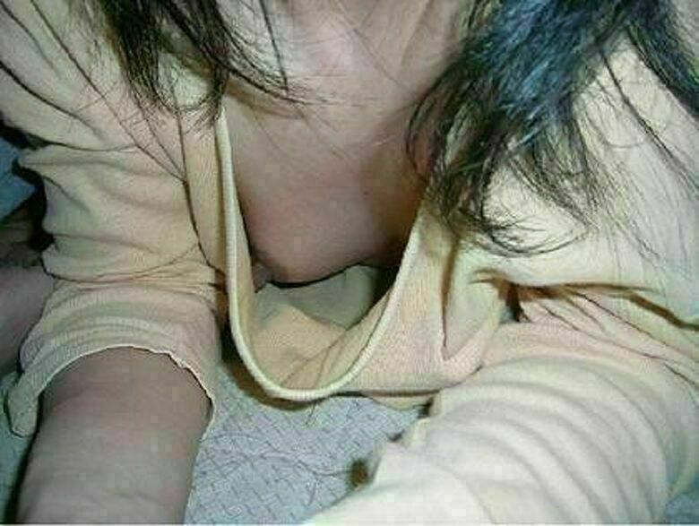 胸ちら動画像386枚!エロい胸チラ盗撮の巨乳人妻に素人JKおっぱい 乳首ポロリや谷間が抜ける!!【動画あり】201枚目