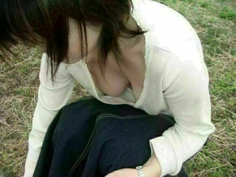 胸ちら動画像386枚!エロい胸チラ盗撮の巨乳人妻に素人JKおっぱい 乳首ポロリや谷間が抜ける!!【動画あり】202枚目