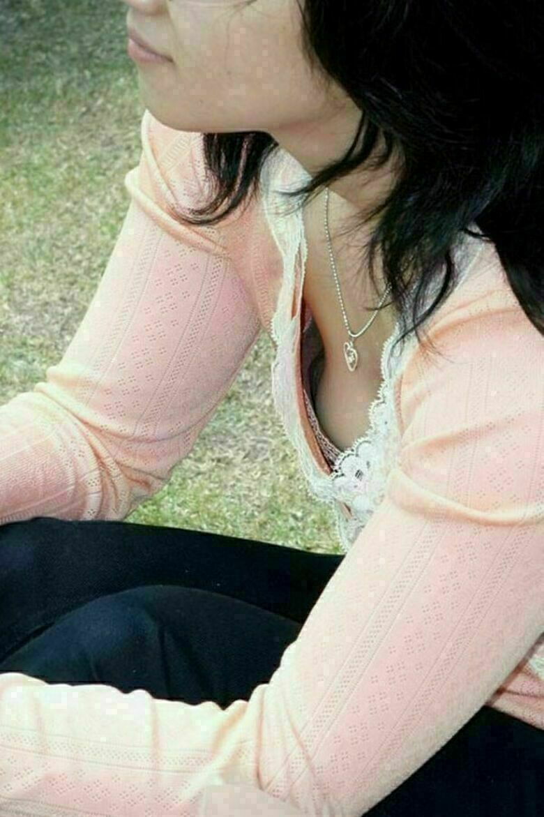 胸ちら動画像386枚!エロい胸チラ盗撮の巨乳人妻に素人JKおっぱい 乳首ポロリや谷間が抜ける!!【動画あり】212枚目
