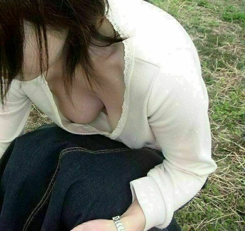 胸ちら動画像386枚!エロい胸チラ盗撮の巨乳人妻に素人JKおっぱい 乳首ポロリや谷間が抜ける!!【動画あり】214枚目