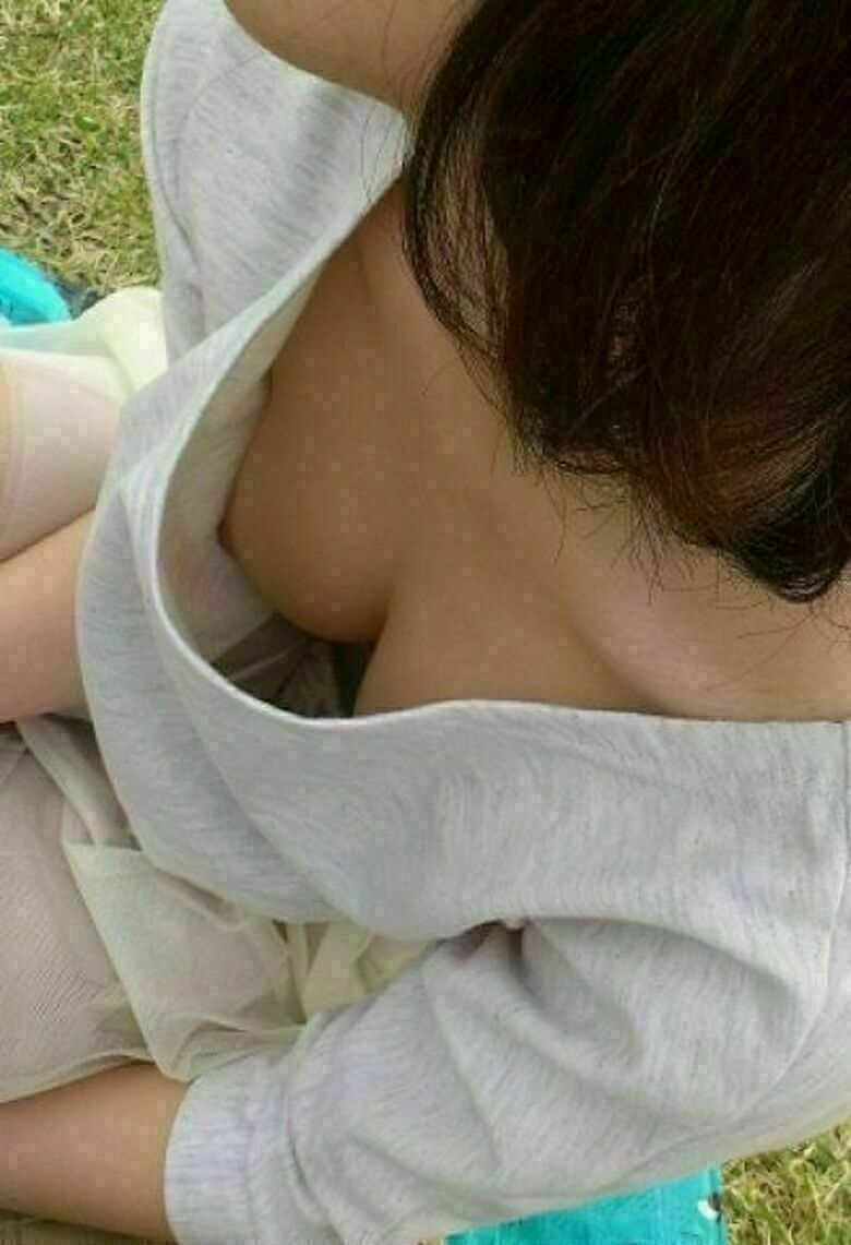 胸ちら動画像386枚!エロい胸チラ盗撮の巨乳人妻に素人JKおっぱい 乳首ポロリや谷間が抜ける!!【動画あり】231枚目