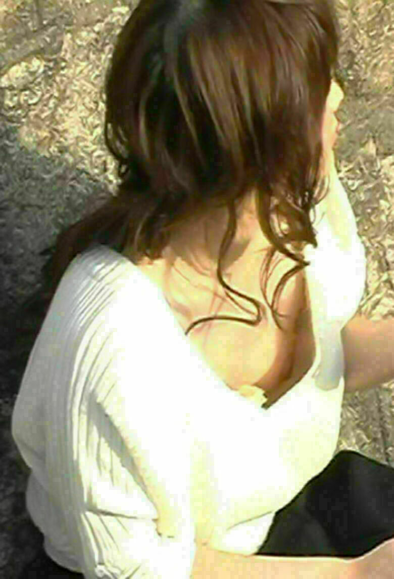 胸ちら動画像386枚!エロい胸チラ盗撮の巨乳人妻に素人JKおっぱい 乳首ポロリや谷間が抜ける!!【動画あり】246枚目
