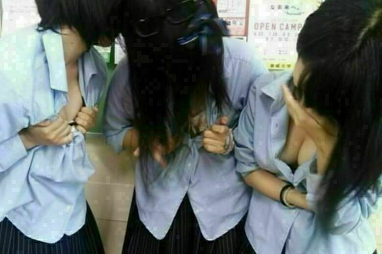 胸ちら動画像386枚!エロい胸チラ盗撮の巨乳人妻に素人JKおっぱい 乳首ポロリや谷間が抜ける!!【動画あり】258枚目