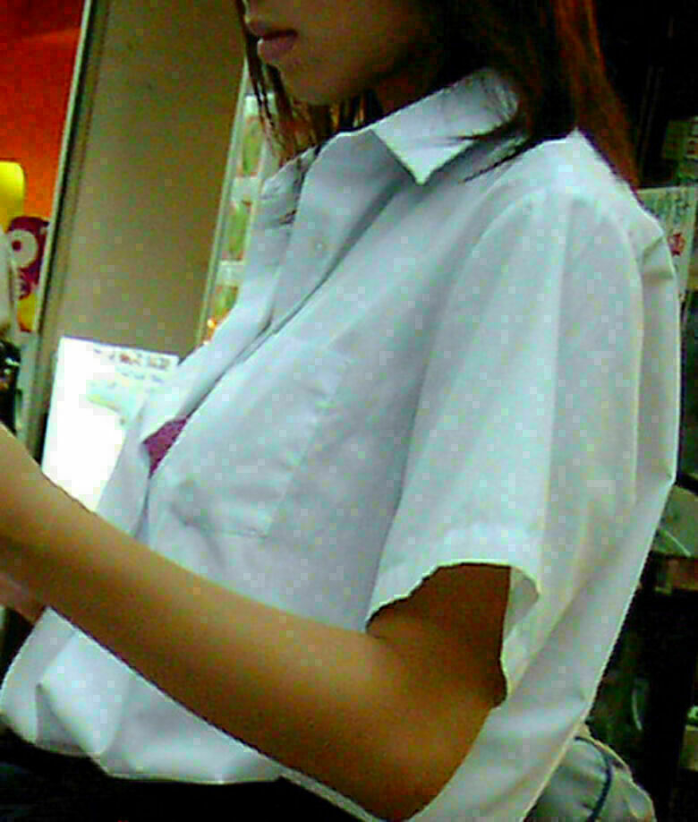 胸ちら動画像386枚!エロい胸チラ盗撮の巨乳人妻に素人JKおっぱい 乳首ポロリや谷間が抜ける!!【動画あり】274枚目