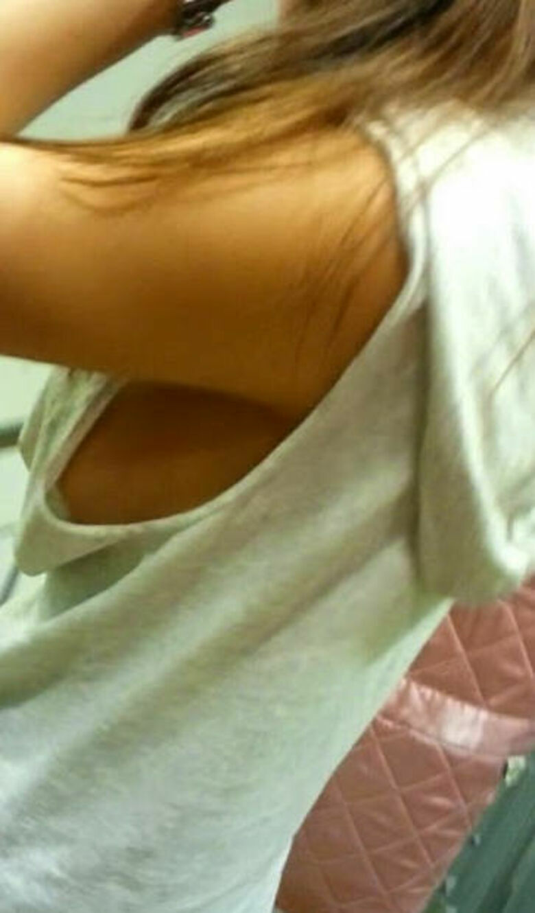 胸ちら動画像386枚!エロい胸チラ盗撮の巨乳人妻に素人JKおっぱい 乳首ポロリや谷間が抜ける!!【動画あり】277枚目