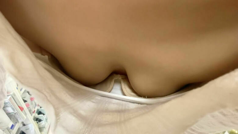 胸ちら動画像386枚!エロい胸チラ盗撮の巨乳人妻に素人JKおっぱい 乳首ポロリや谷間が抜ける!!【動画あり】313枚目