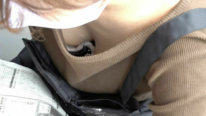 胸ちら動画像386枚!エロい胸チラ盗撮の巨乳人妻に素人JKおっぱい 乳首ポロリや谷間が抜ける!!【動画あり】323枚目