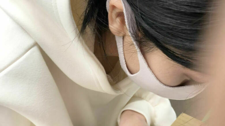 胸ちら動画像386枚!エロい胸チラ盗撮の巨乳人妻に素人JKおっぱい 乳首ポロリや谷間が抜ける!!【動画あり】324枚目