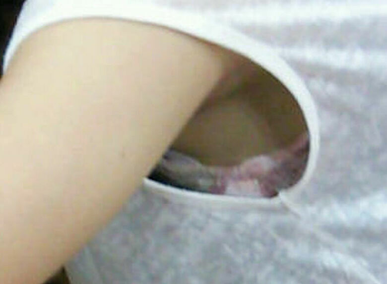 胸ちら動画像386枚!エロい胸チラ盗撮の巨乳人妻に素人JKおっぱい 乳首ポロリや谷間が抜ける!!【動画あり】338枚目