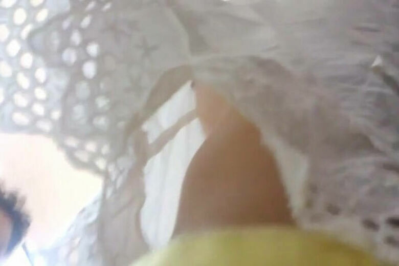 胸ちら動画像386枚!エロい胸チラ盗撮の巨乳人妻に素人JKおっぱい 乳首ポロリや谷間が抜ける!!【動画あり】339枚目