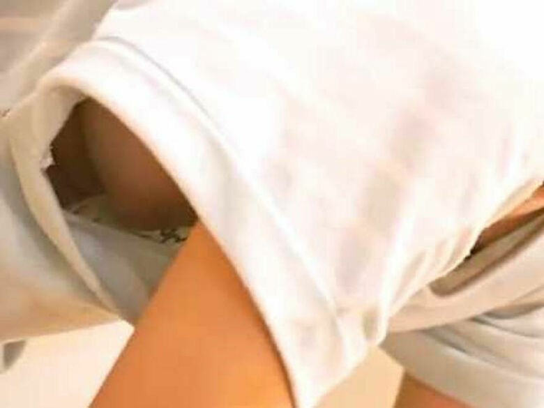 胸ちら動画像386枚!エロい胸チラ盗撮の巨乳人妻に素人JKおっぱい 乳首ポロリや谷間が抜ける!!【動画あり】344枚目