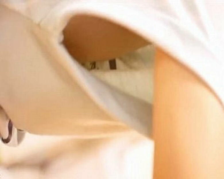 胸ちら動画像386枚!エロい胸チラ盗撮の巨乳人妻に素人JKおっぱい 乳首ポロリや谷間が抜ける!!【動画あり】345枚目